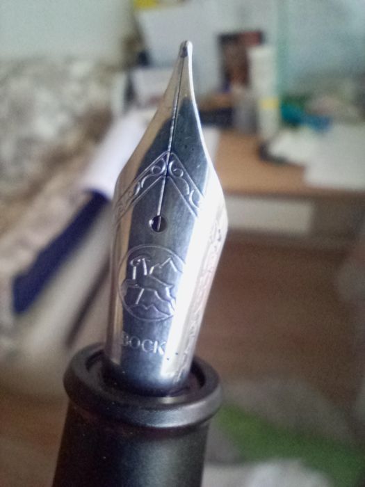 stilou Ensso piuma minimalist black