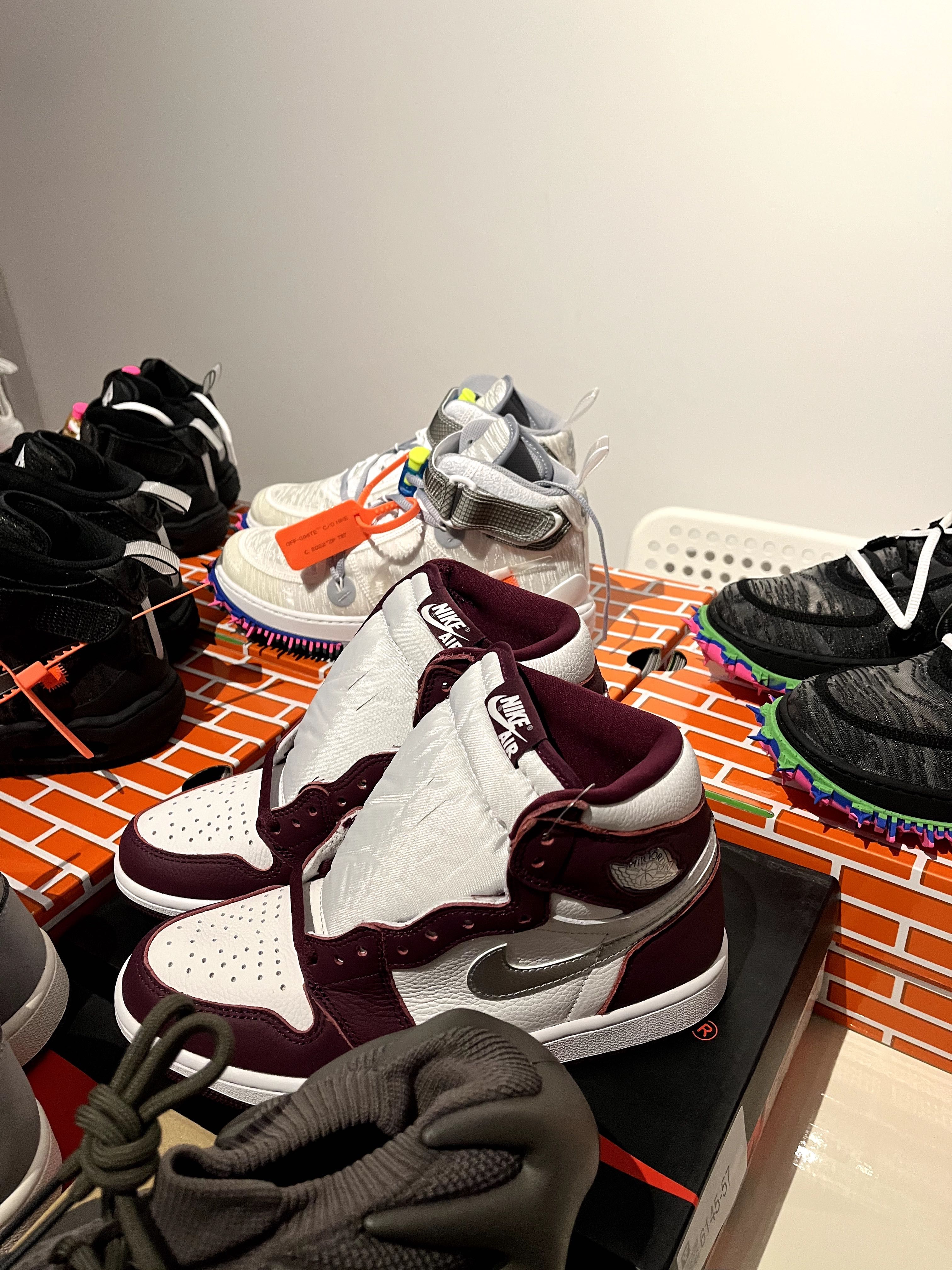 Nike Retro 1 / Travis Scott / Yeezy 450 / Air Jordan - marimi: 40 - 41