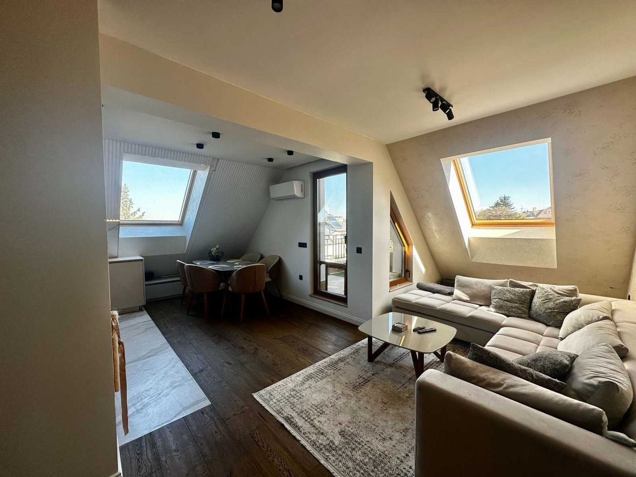 Продава се Двустаен апартамент в София, Разсадника - 63 кв.м за 2318 €/кв.м - Снимка #1