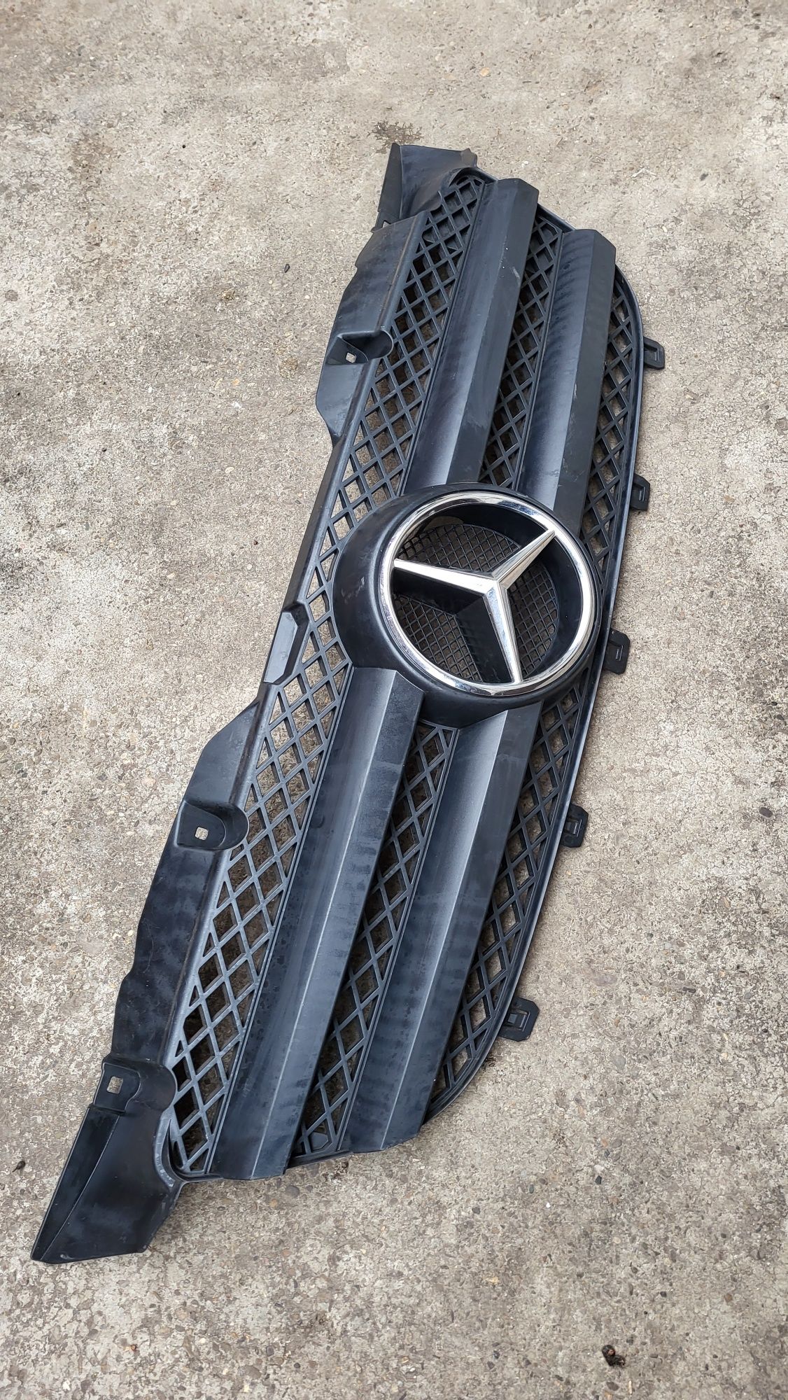 Vînd grila Mercedes sprinter  noua originala
