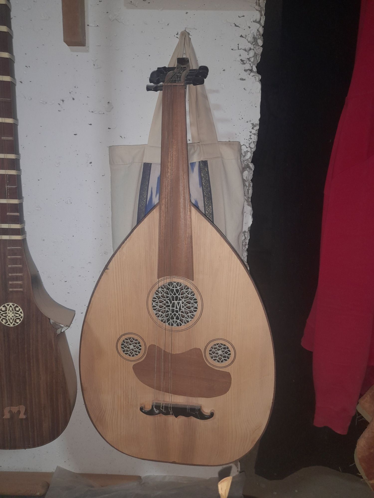Musiqa asboblari sotiladi