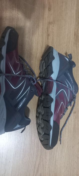 Vând adidași mărimea 39,sunt aproape noi