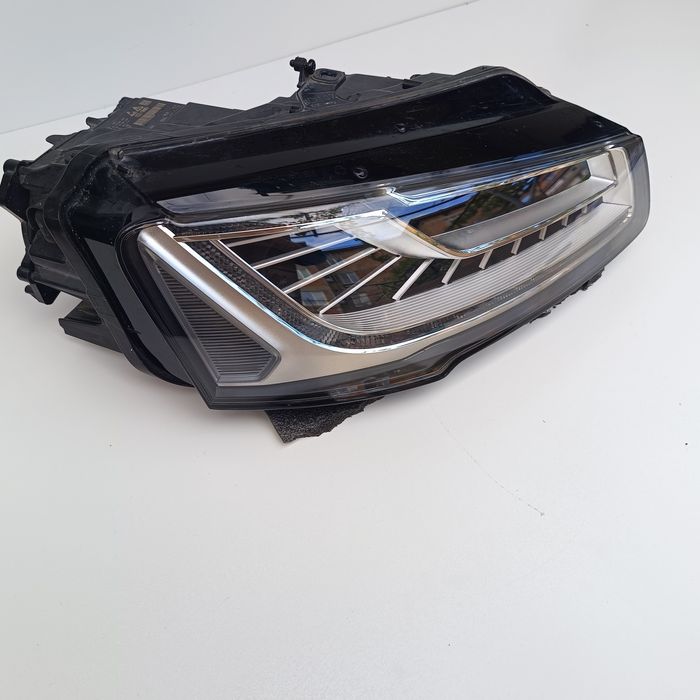 Десен фар Ауди А8 Audi A8 4H фейс Matrix 4H0.941.036