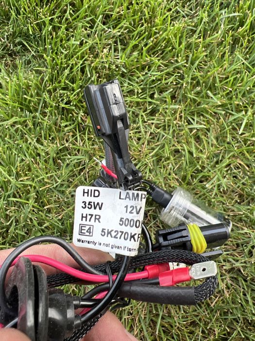 Becuri xenon h7r pentru ballast ac cu prinderi ket (nu amp)!