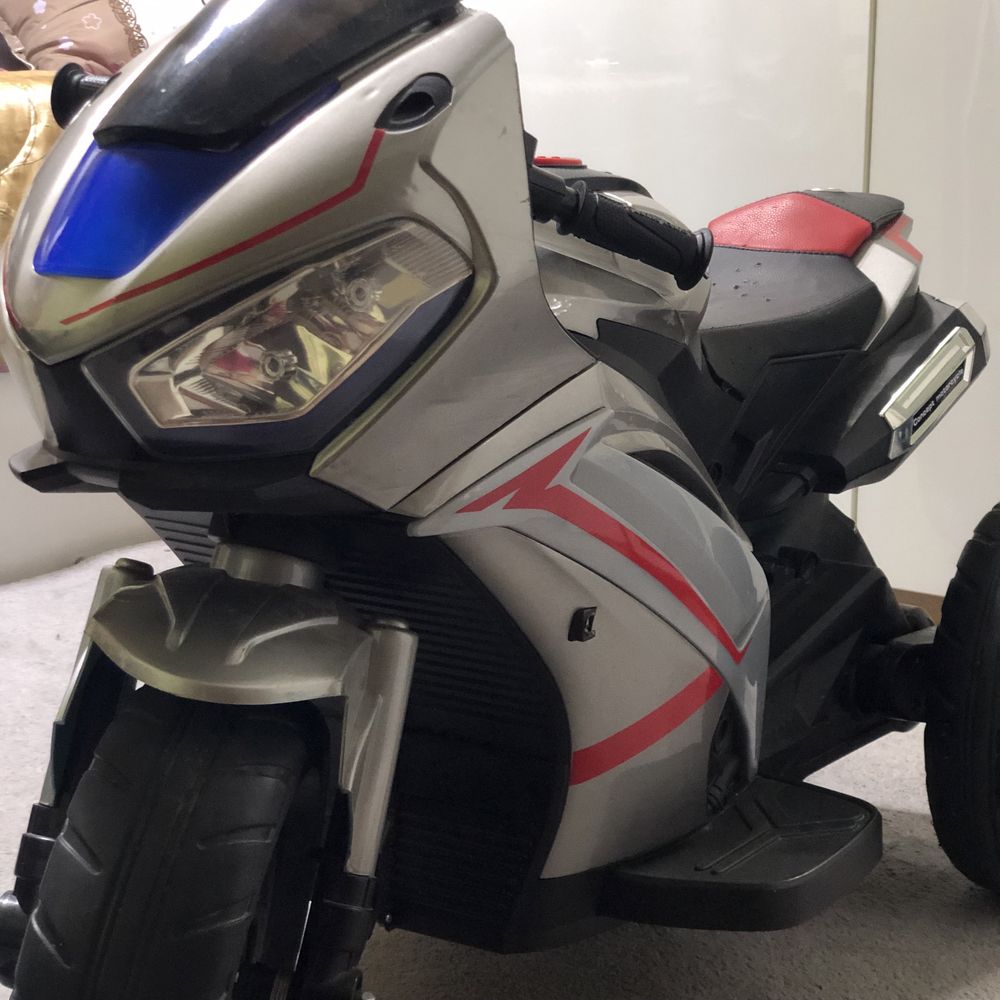 Motosiklar yangi hali ishlatilmagan
