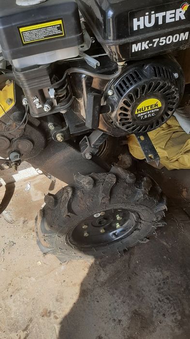 продам мотоблок 7.5 л.с.  для вспашки огорода и дачи.есть плуг и фрезы