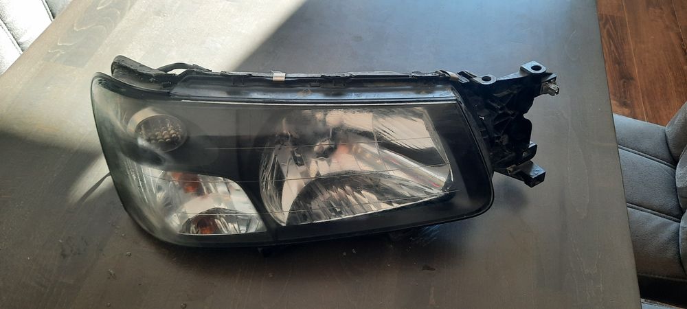 Subaru Forester - оригинален фар