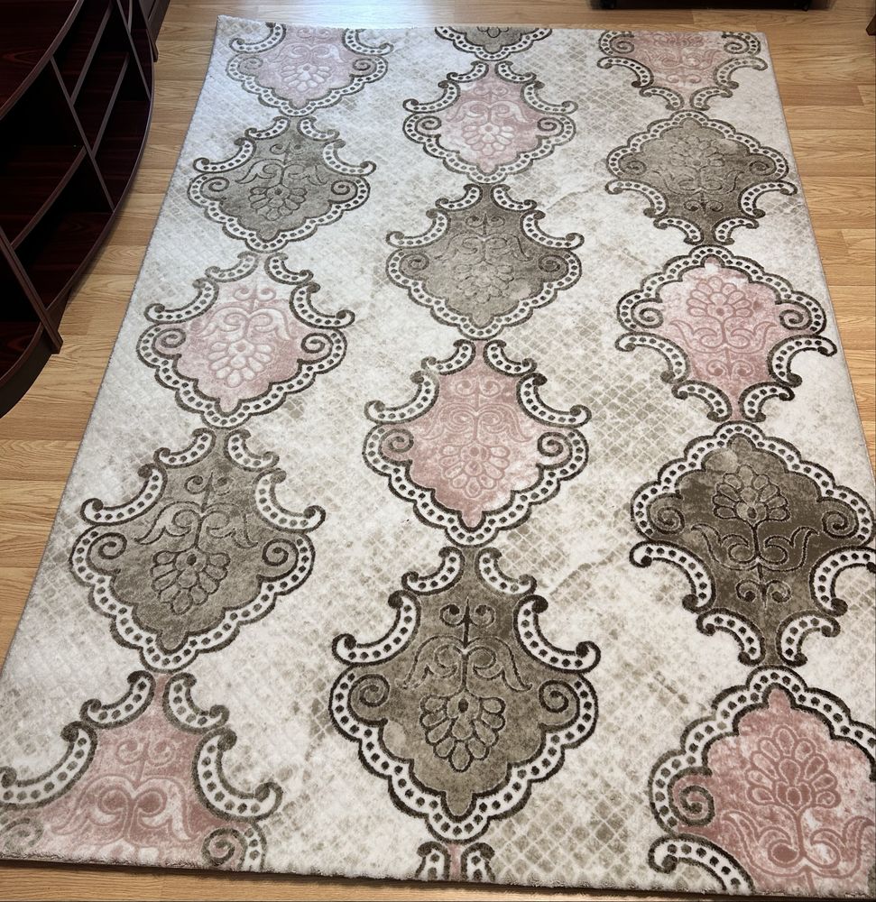 Covor elegant cu model clasic vintage