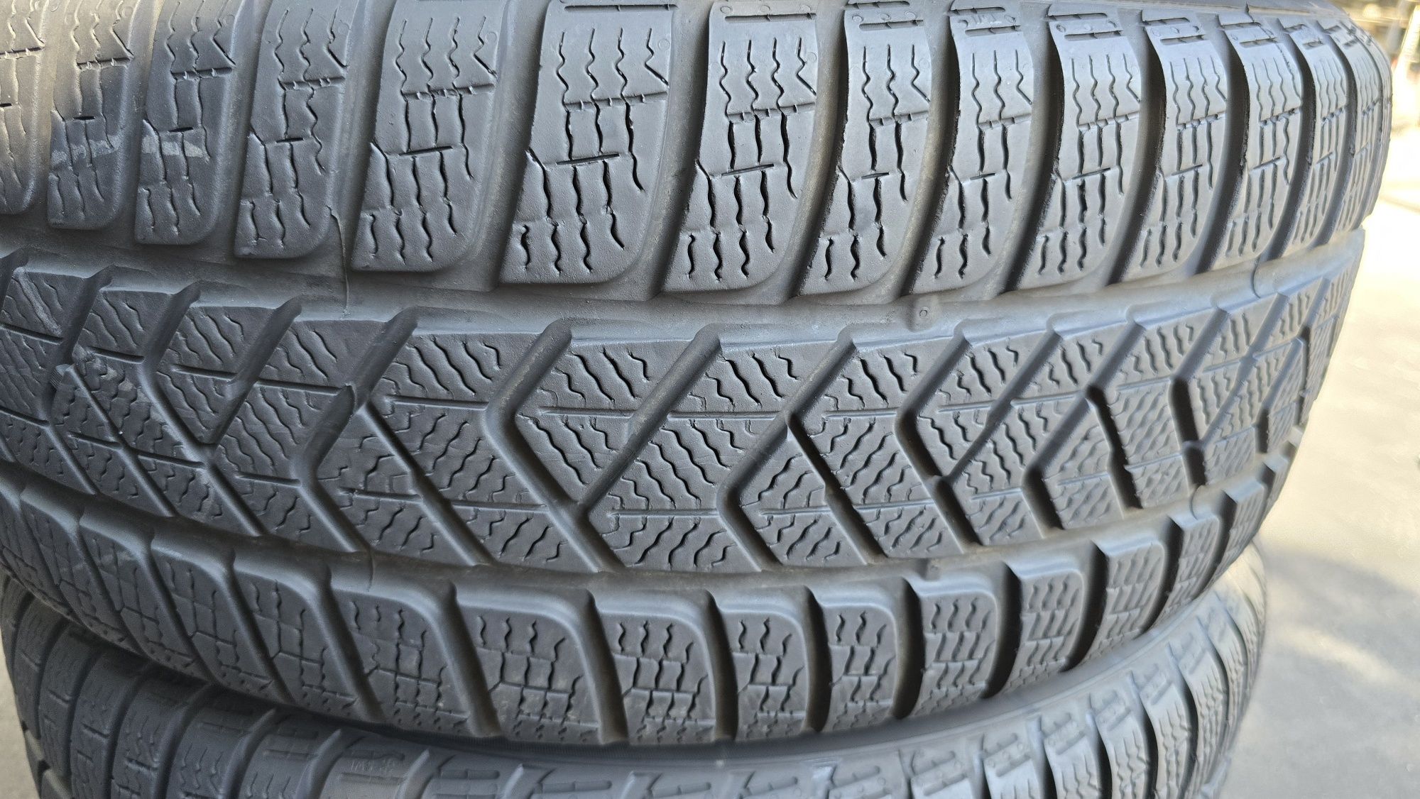 4 anvelope iarnă Pirelli 235/55/17  - dot 2022