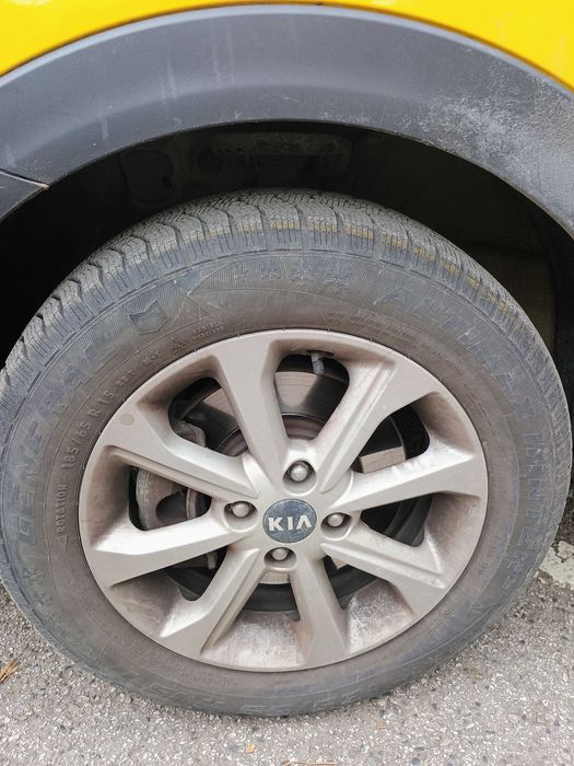 4 зимни гуми General 185/65/15 за общо 120 лв., изминати 8000 км.