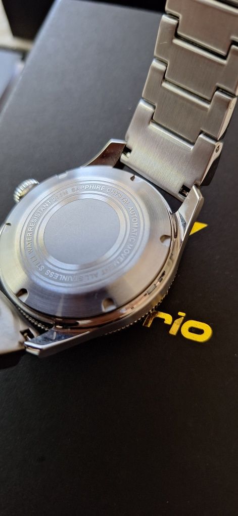 Nou. Ceas automatic.