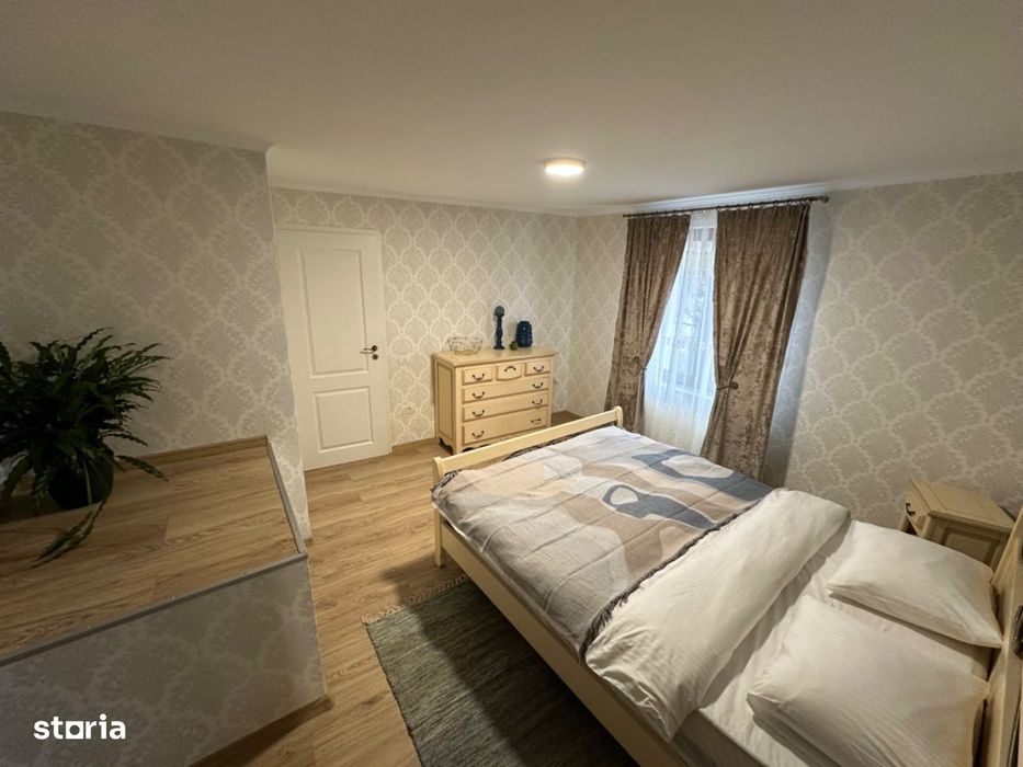 Casă cu 2 apartamente și garaj în schei centrul vechi