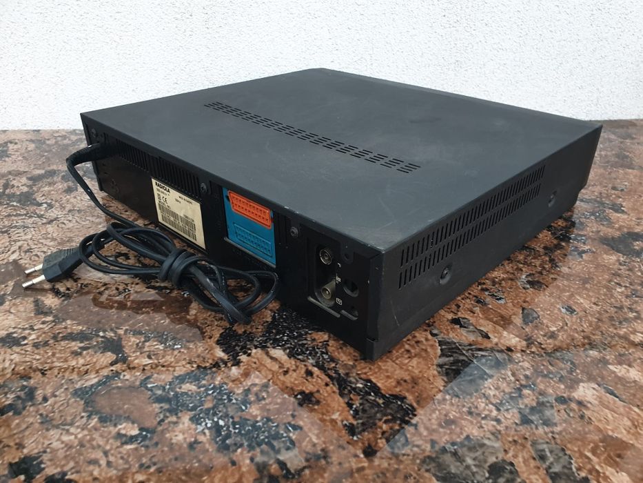 Vând video marca RADIOLA  model 1SB51|38, made in Europe 
Vând video m