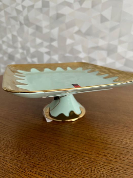 Продам 2 новые тортницы