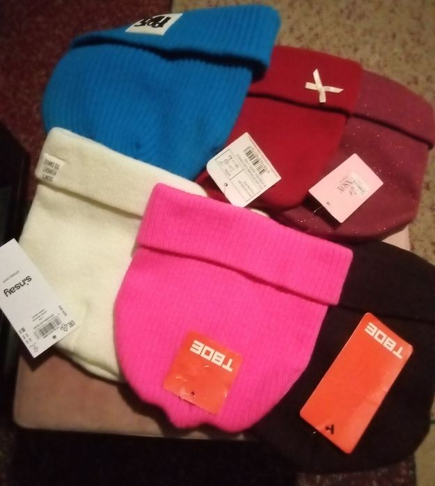 Шапки  1000 ТГ, обувь Турция 2500 Новые