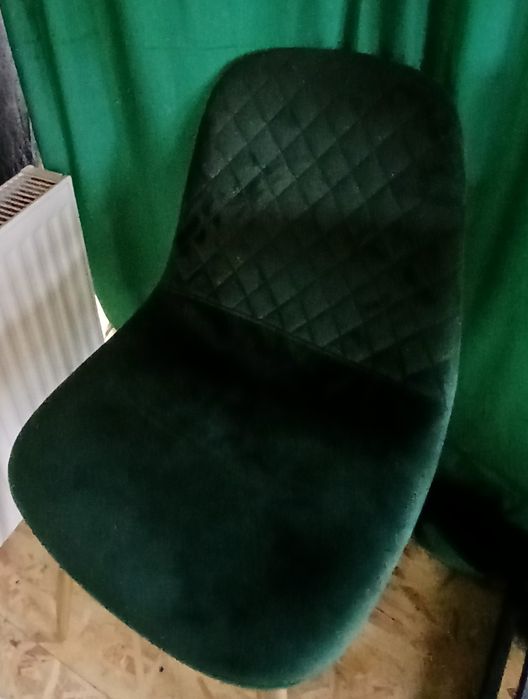 Vând  4 scaune verde smarald