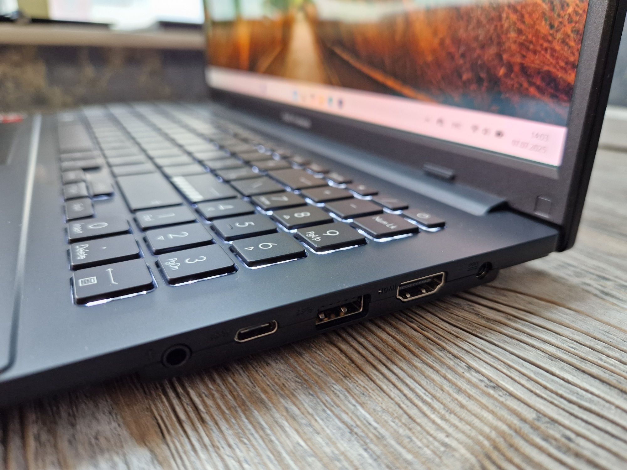 Ноутбук с OLED дисплем Asus Vivobook Go15