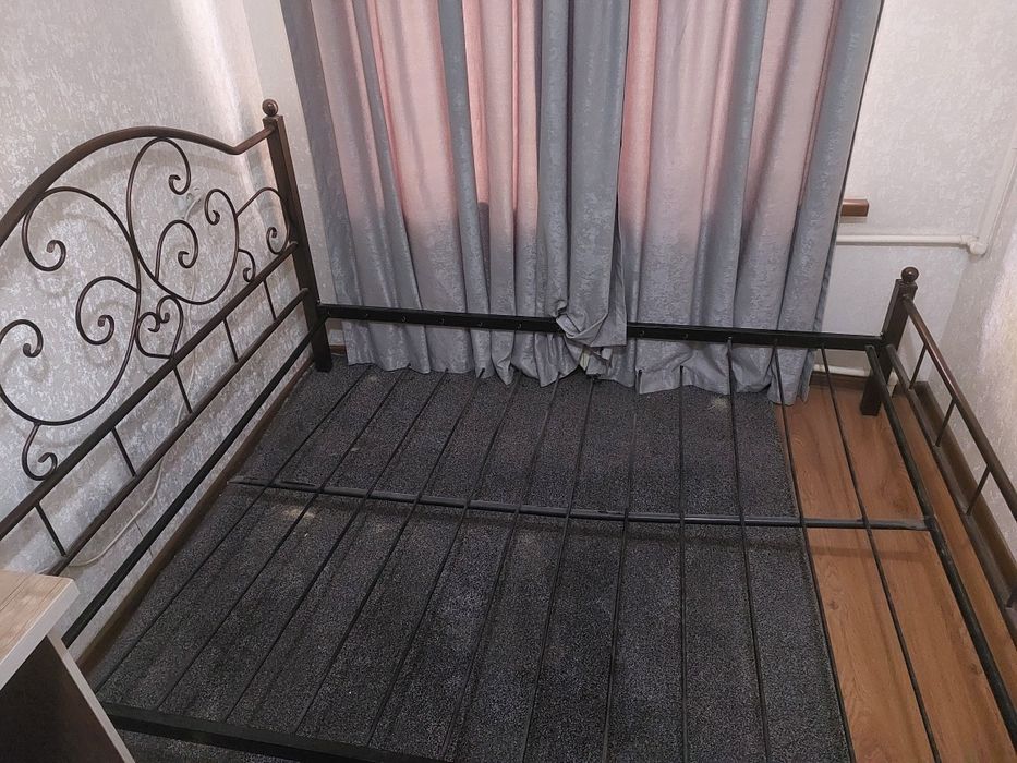 Двуспальняя кровать 200/165