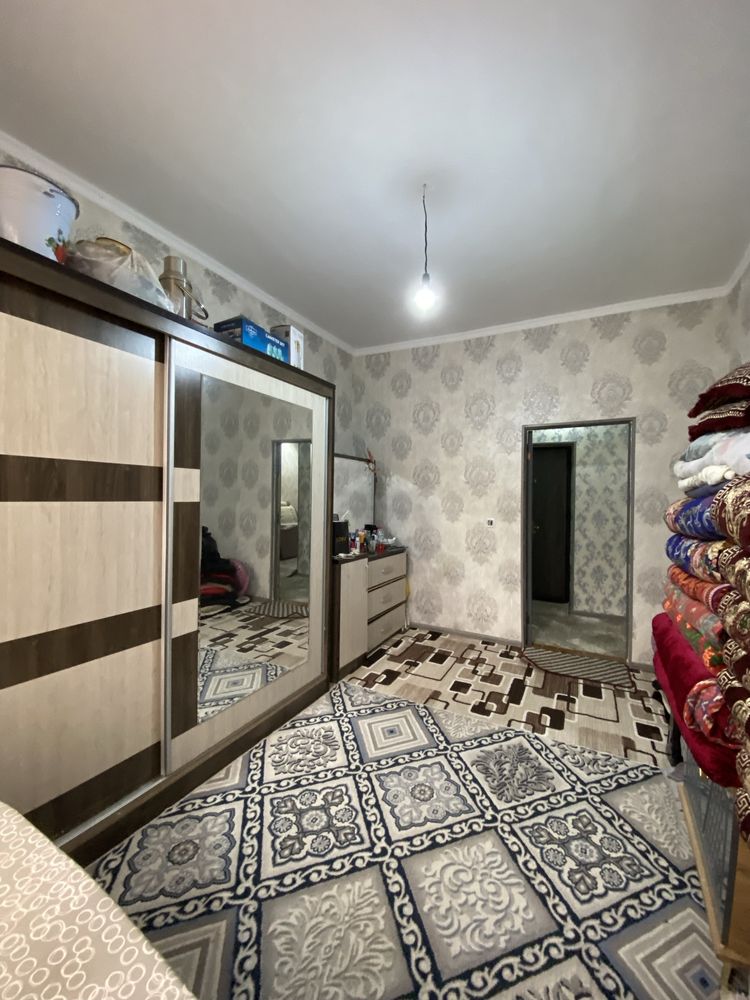 Sotiladi 2 xonali uy 3 xona qlngan srochna gaz issiq suv sovuq suv