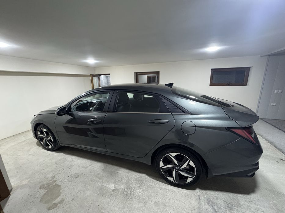 Hyundai Elantra продается