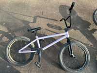 BMX велосипед, молочно-белый цвет