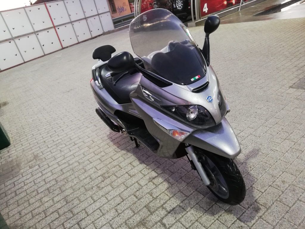 Piaggio Xevo 400 Cc 36 Cp 2012 Proprietar de Nou