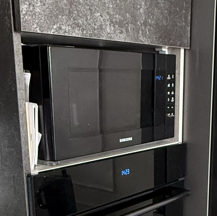 Микроволновая печь Samsung ME88SUT/BW