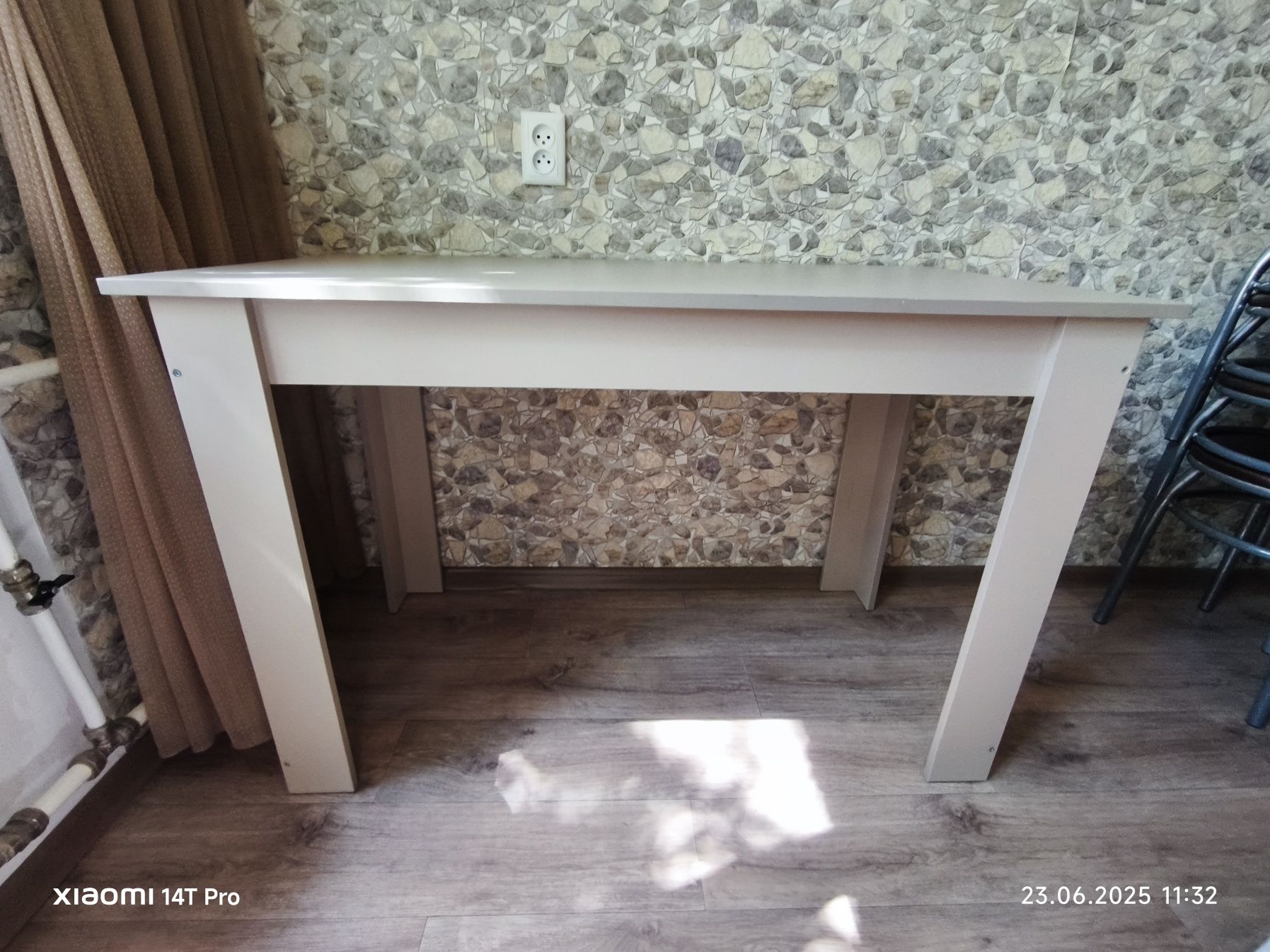 Продам Кухонный стол (Новый)
