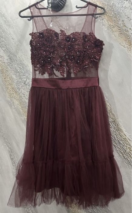 Rochie din tiul burgundi / visina putreda