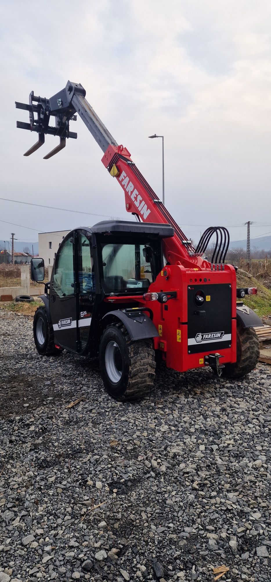 Închiriez manitou