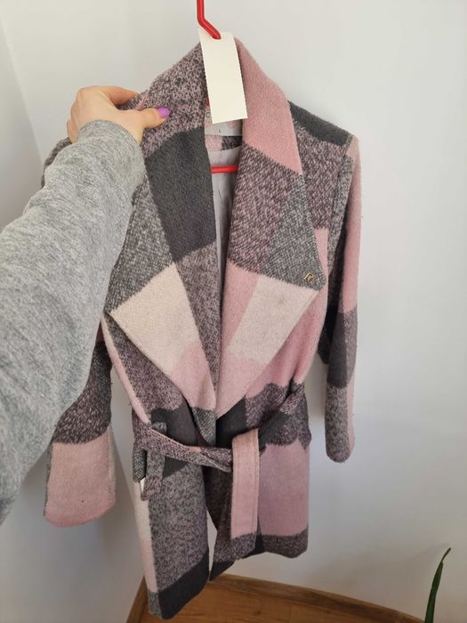 Palton modern roz/gri cu cordon talie