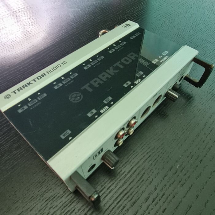 Placă audio Traktor Audio 10