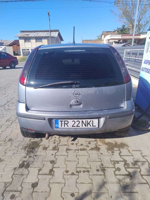 Vând Opel CORSA C 4 uși diesel 1.3 2005