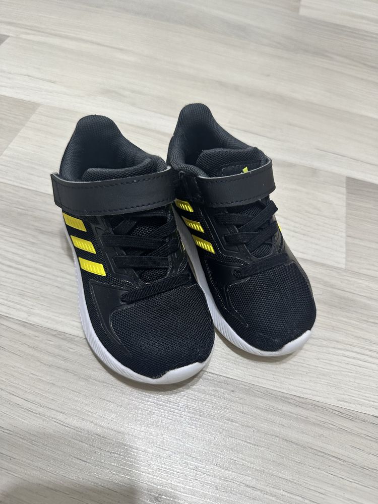 Adidasi baietel - Adidas- marime 22 -100 lei