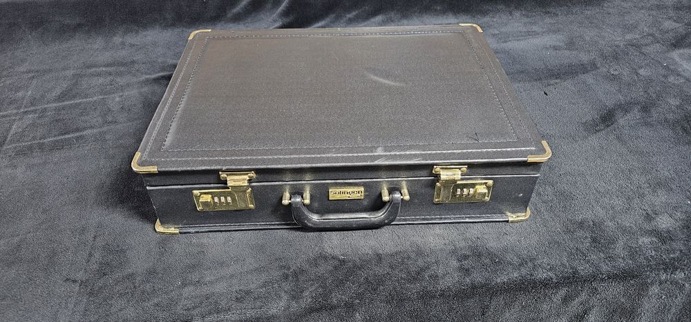 Vand geanta / diplomat / valiza