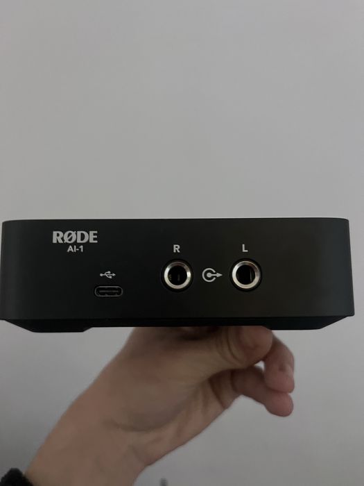 Microfon Rode NT1 XLR + Interfață audio Rode AI-1