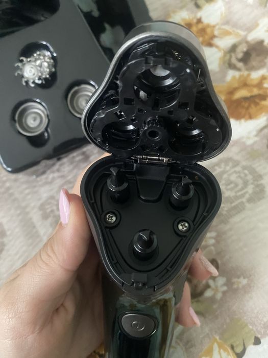 Aparat de ras barbati