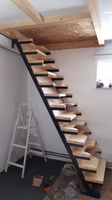 Trepte scări interioare din lemn masiv