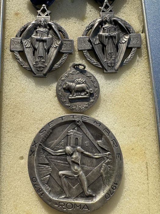 Medalii masonice din argint