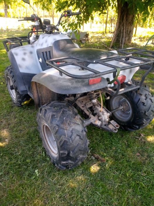 Vând ATV Linhai 300.