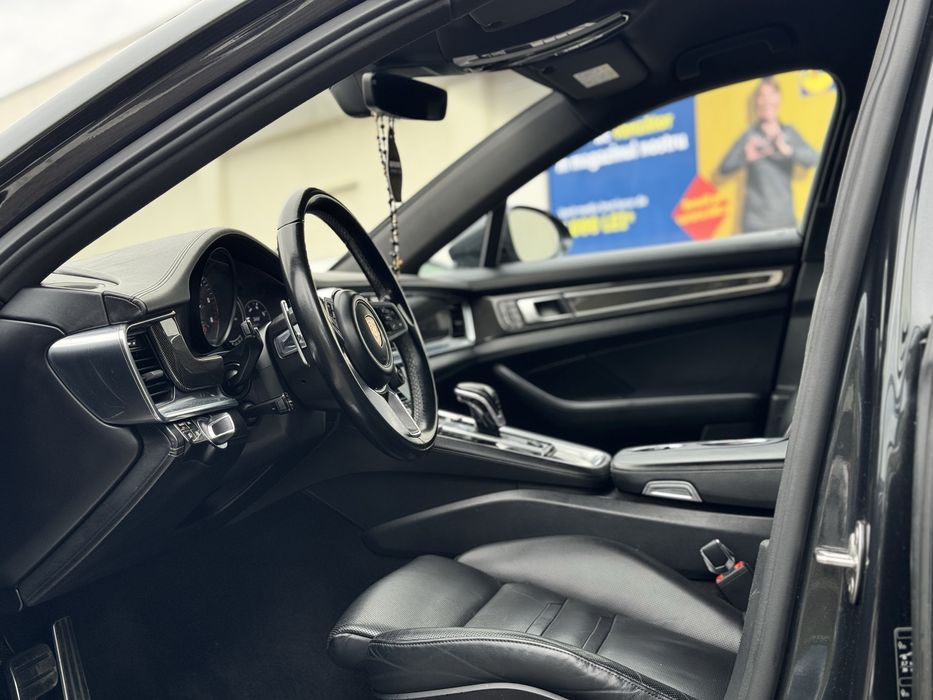 Porsche panamera 4.0D v8 // distronic // soft closs // far matrix