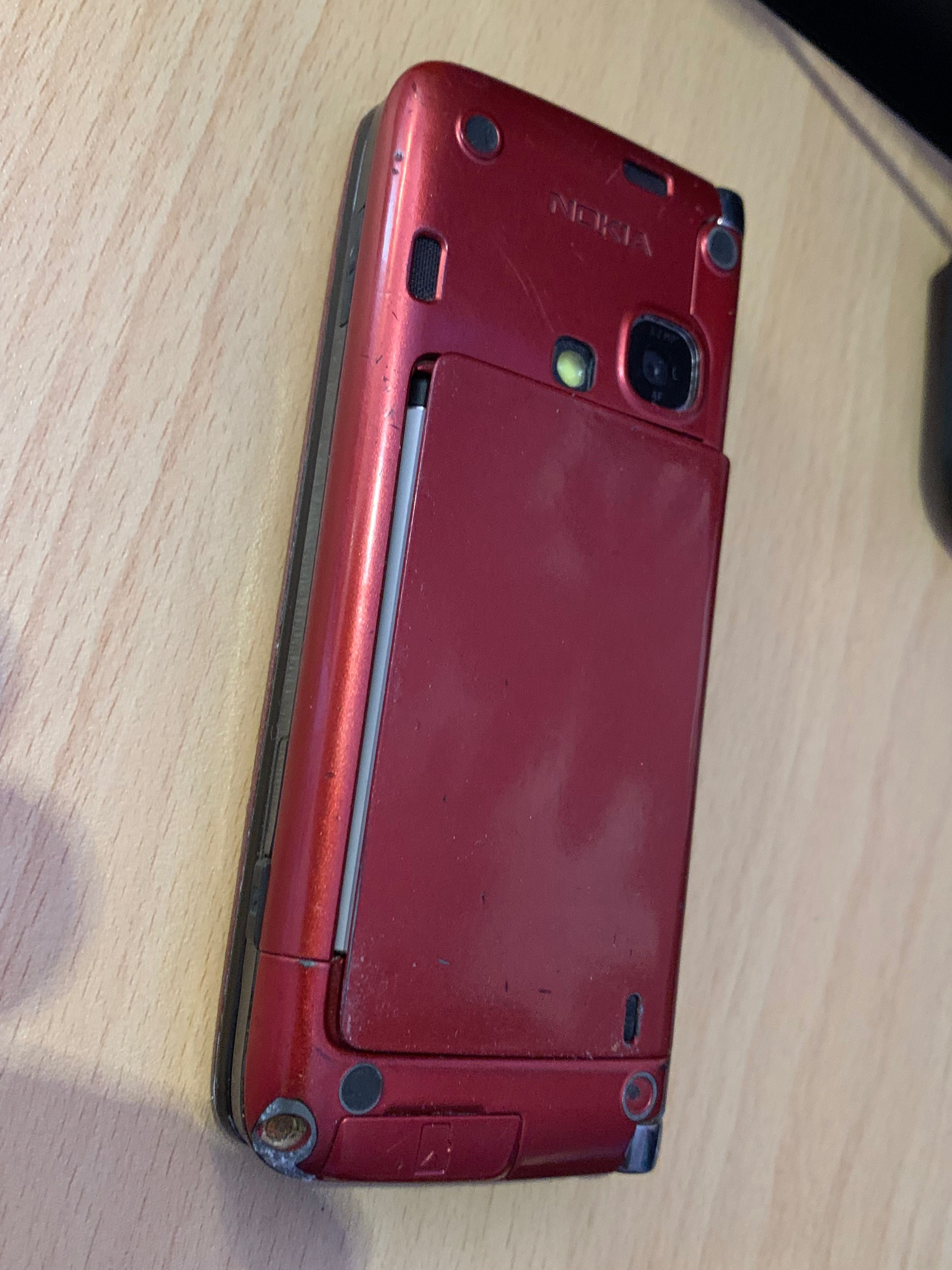 Рядък модел Nokia E90