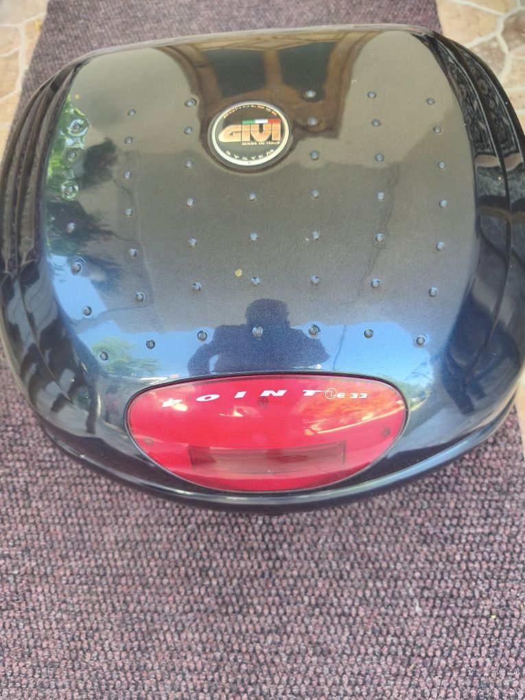 Topcase/Lada +suport moto/scutere Givi