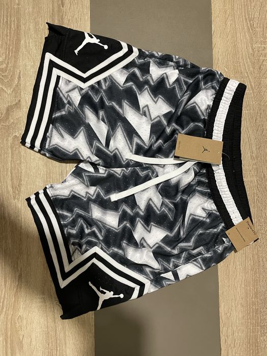 Șort Jordan, L, nou