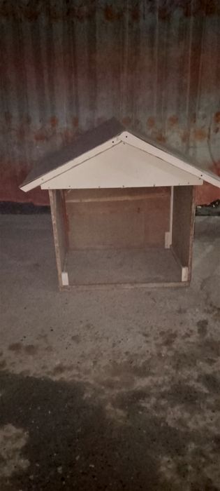 Домик для собак и петухов