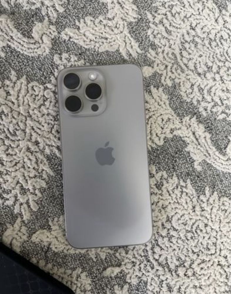 Telefon Iphone 11 (15 pro korpusda)