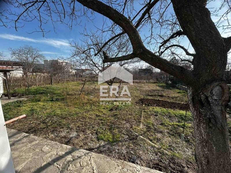 Едноетажна, обзаведена, сглобяема къща за продажба, с двор, в горната