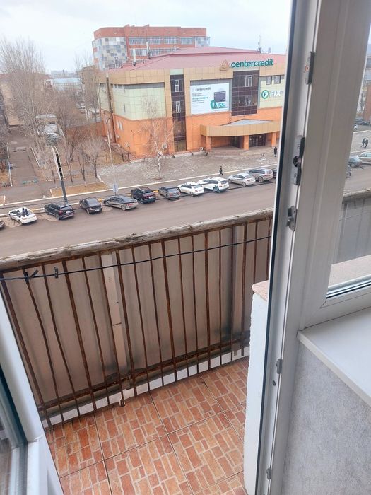 2-комн. кв. Центр, дом  магазина  " Жастар".