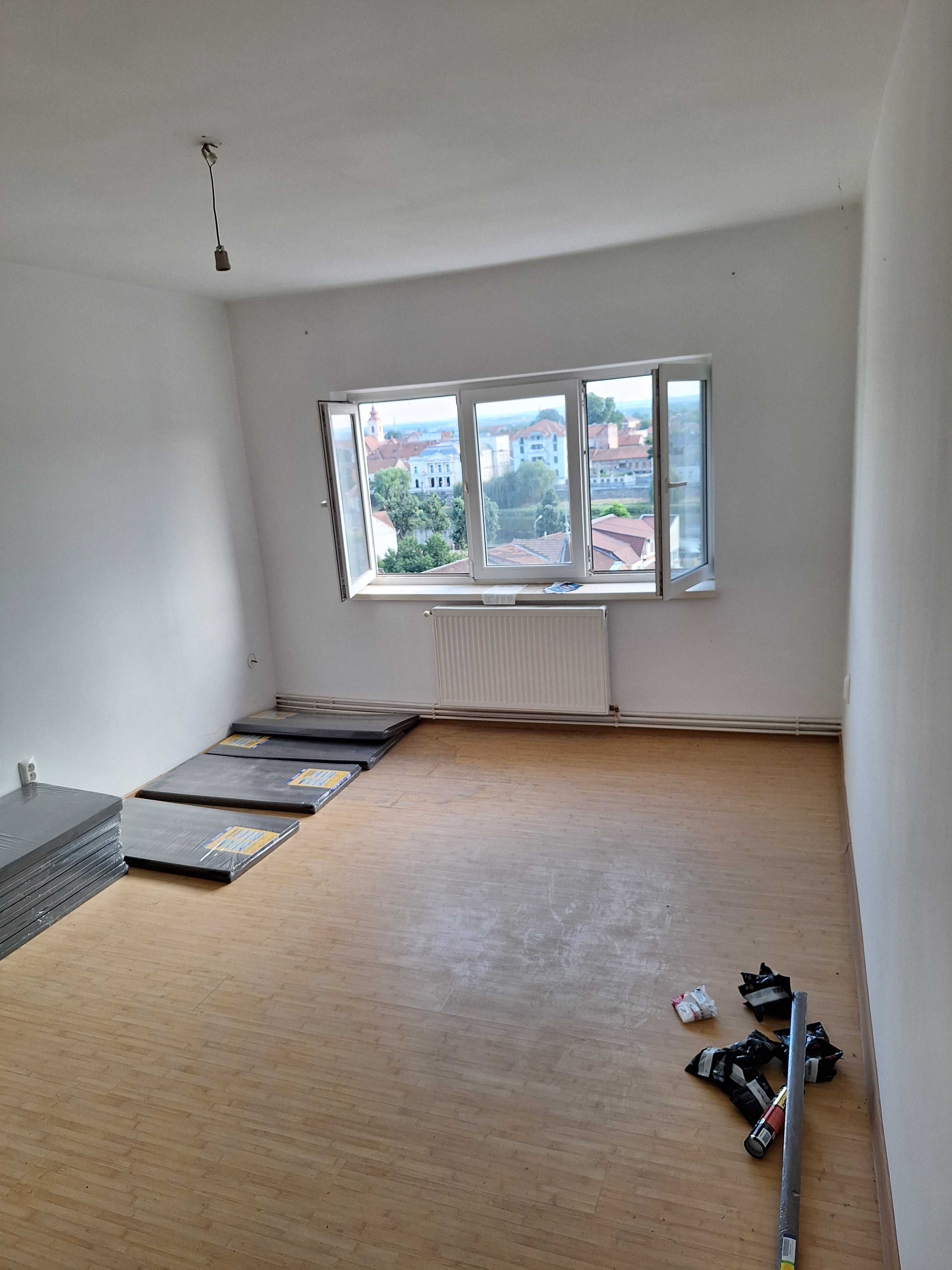 Vand apartament decomandat 3 camere Lugoj