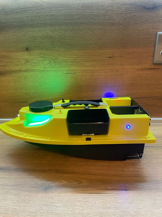 Лодка за захранка D19 GPS-99 позиции